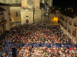 Despistaos llenan la Plaza Mayor